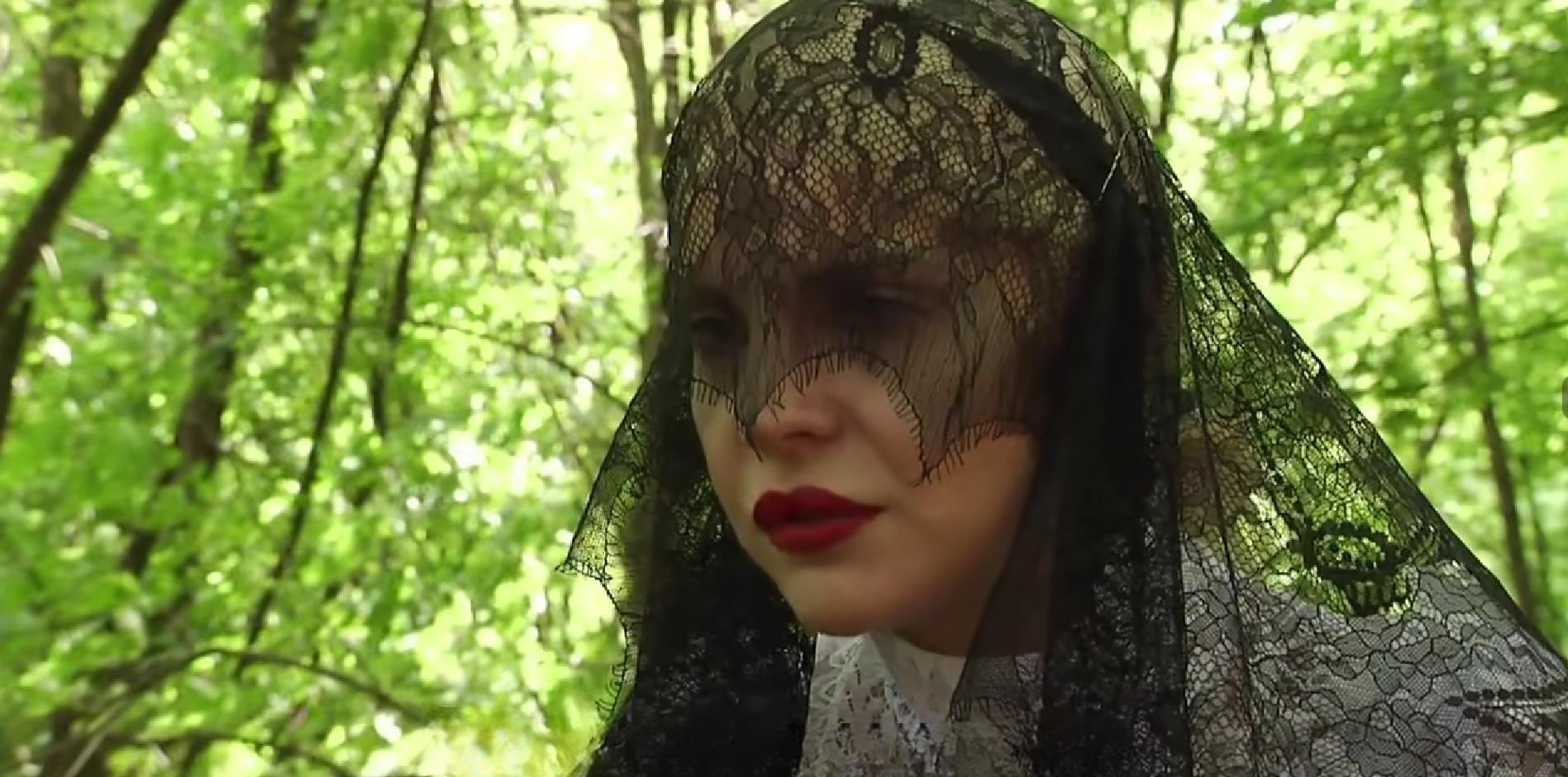 图片[2]-通灵之战朱莉王到底是神还是人？揭开迷雾背后的真相！-青裳云资料