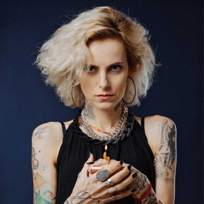 那些还在问通灵之战朱莉王在第几季的人注意了-青裳云资料