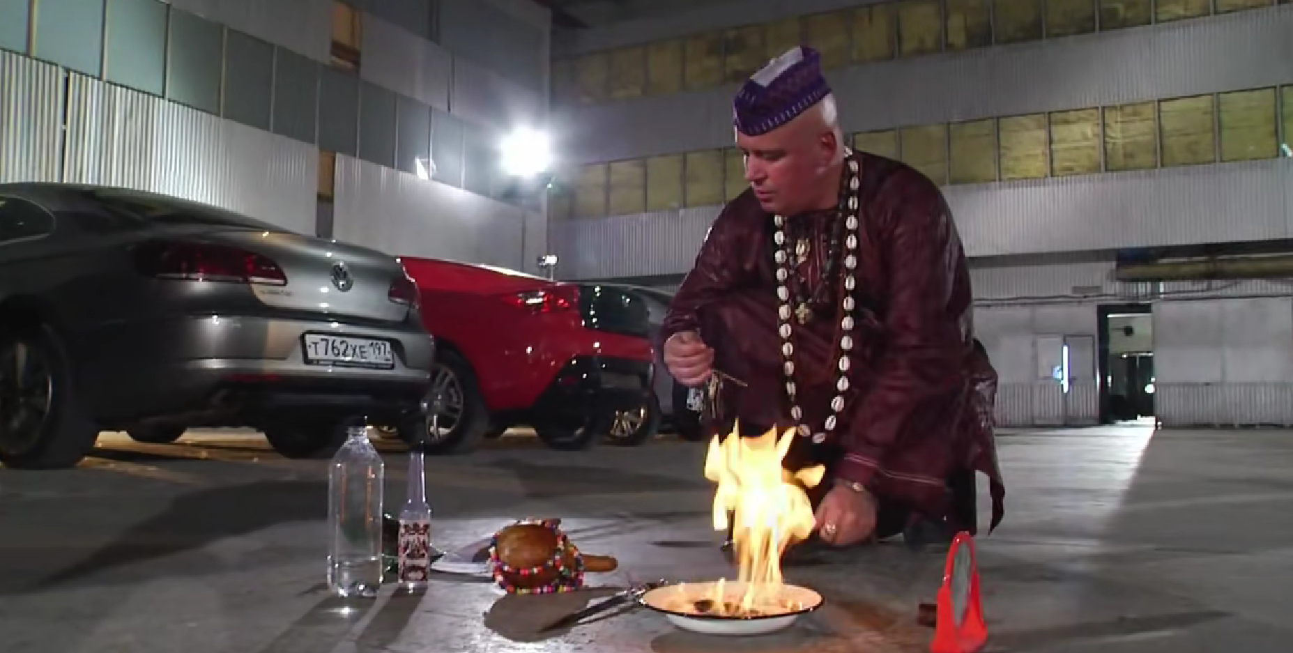 半夜找到通灵之战第一季无删减在线看，看到第十分钟那个特写我吓哭了-青裳云资料